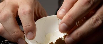 Eggshell Hassles with This Genius Trick