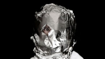 Here Are A Few Reasons To Put Aluminum Foil On Your Face