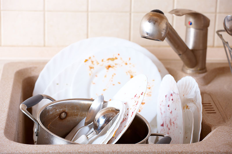 You Should Rethink Letting Your Dishes Soak in The Sink. Here’s Why.